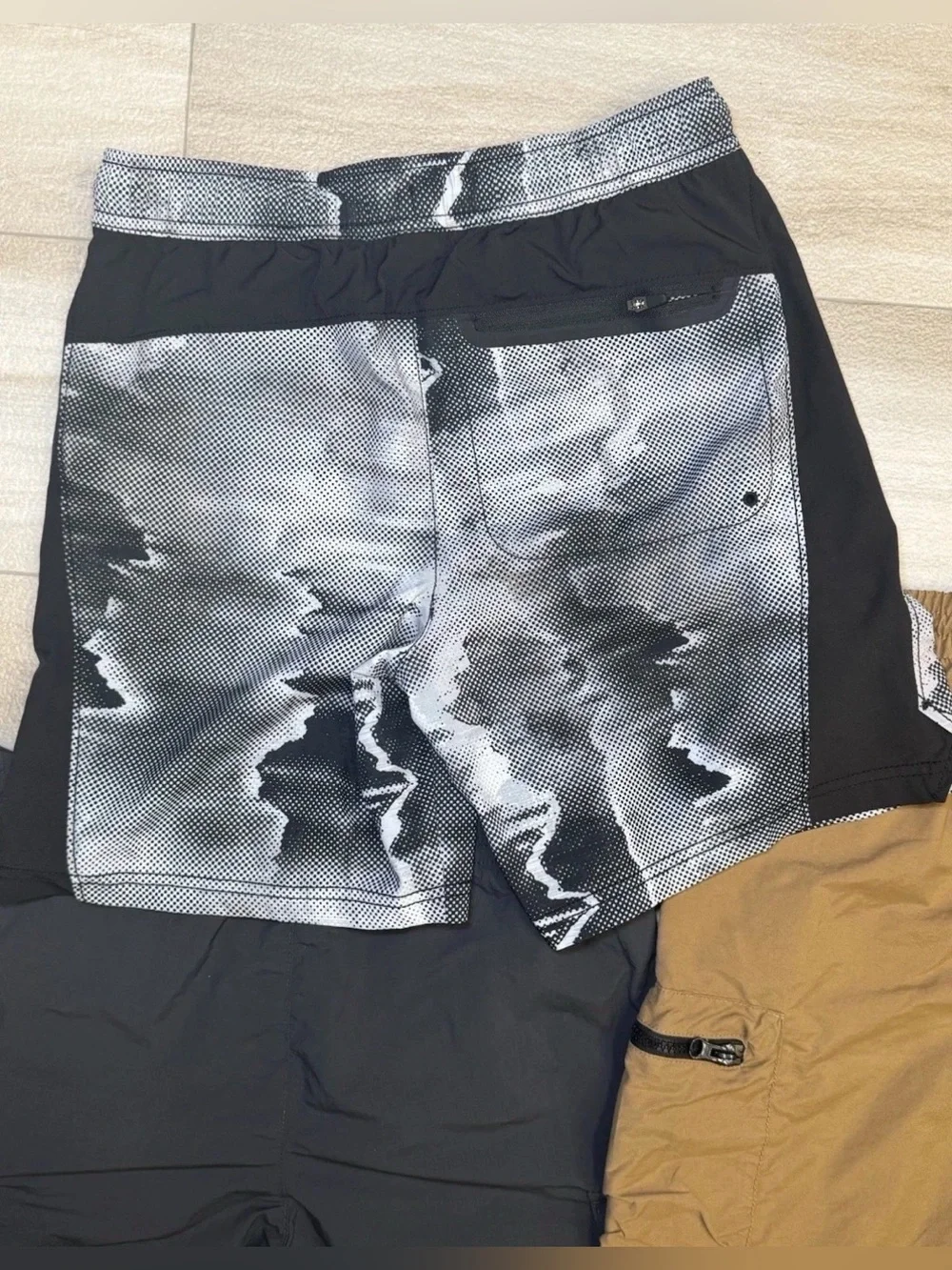 Lot Of 2 Old Navy Boys Sz YXL 14 16 Khaki & Black Cargo Shorts + Bonus Swim Suit